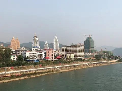景洪 · 澜沧江畔