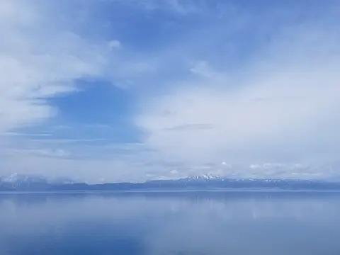 赛里木湖 · 天山湖岸